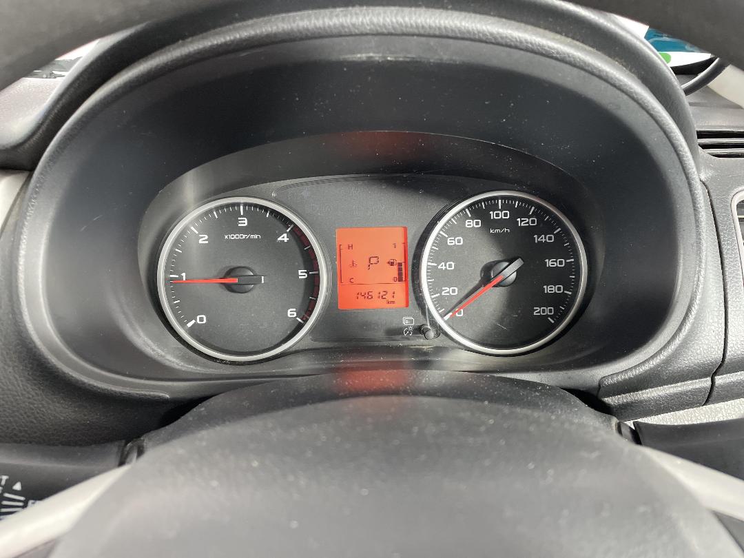 Photo '21' of Mitsubishi Triton