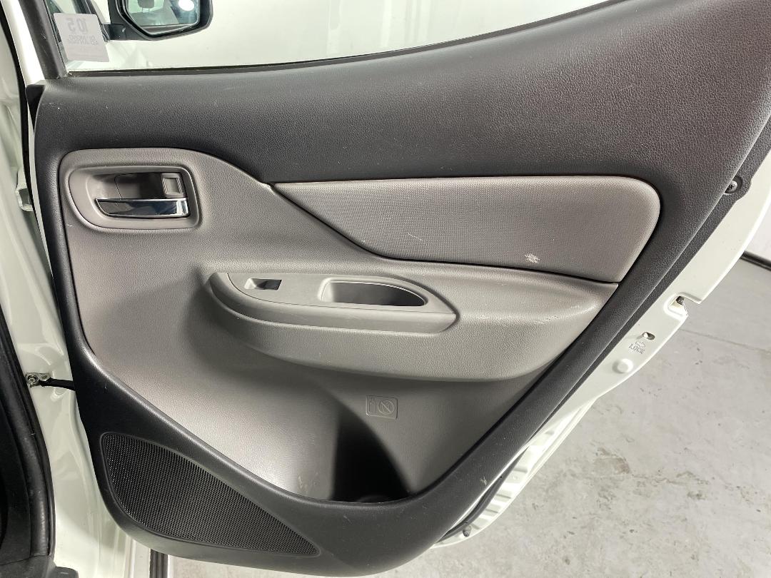 Photo '19' of Mitsubishi Triton