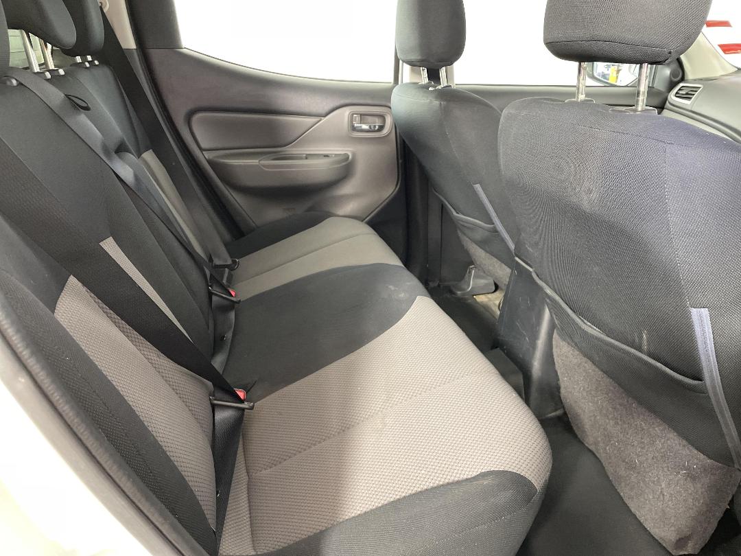 Photo '20' of Mitsubishi Triton