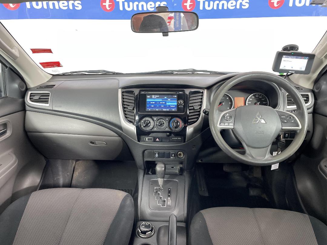 Photo '17' of Mitsubishi Triton