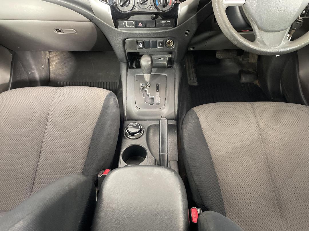 Photo '18' of Mitsubishi Triton