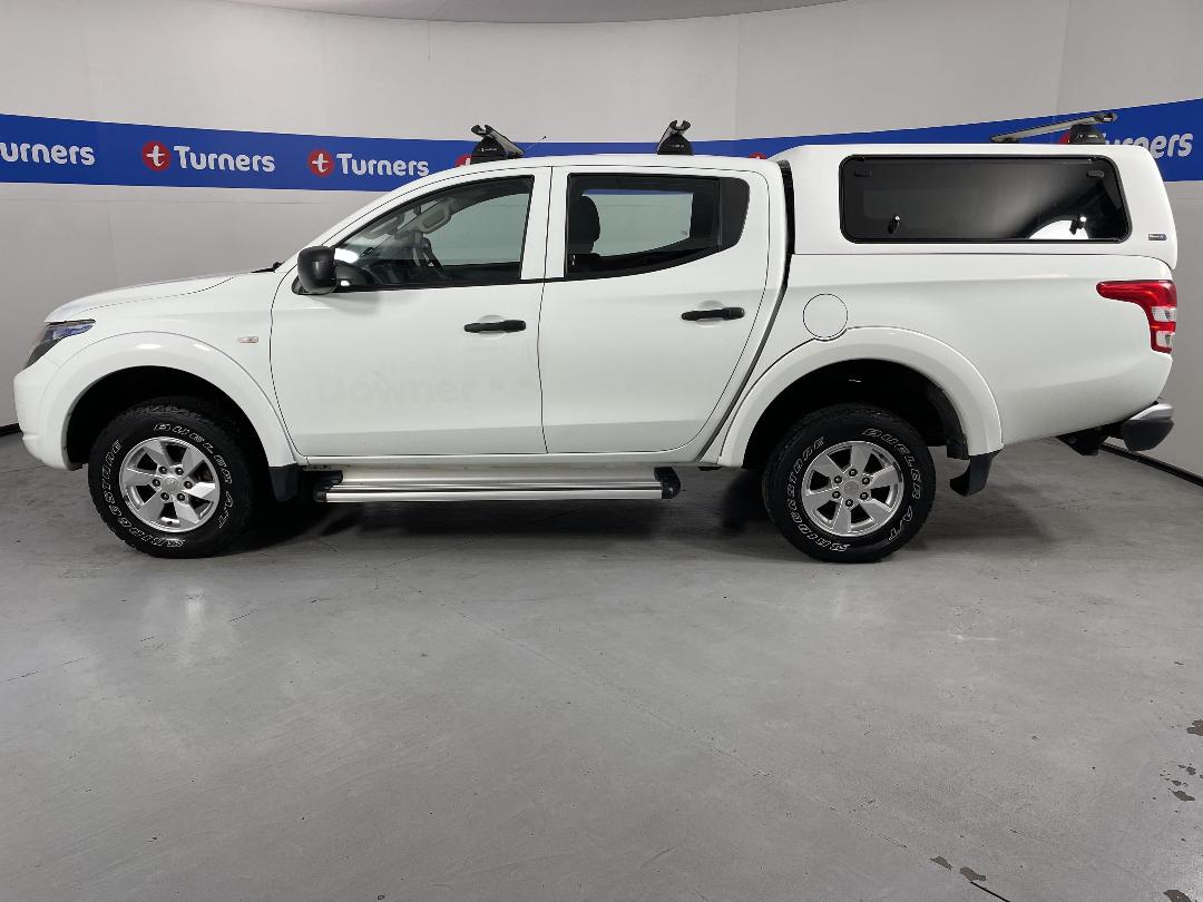 Photo '24' of Mitsubishi Triton