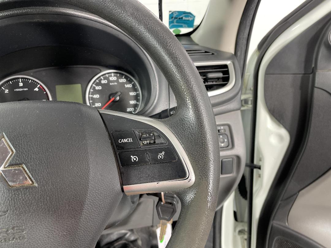 Photo '27' of Mitsubishi Triton