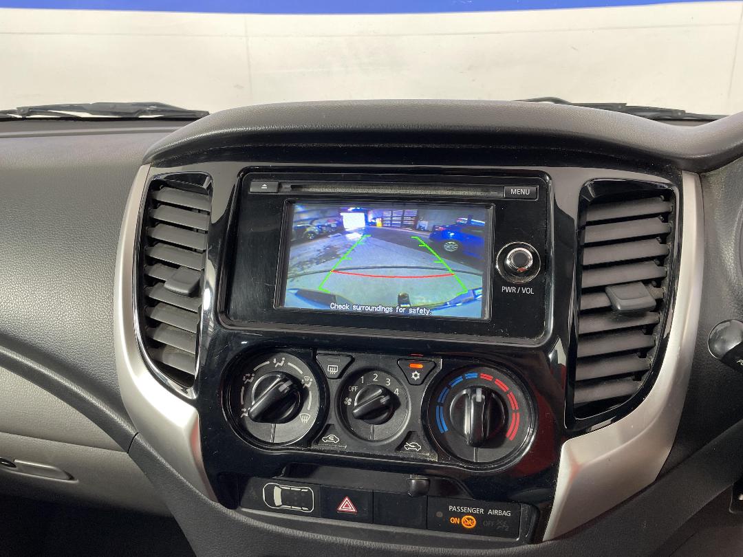 Photo '28' of Mitsubishi Triton