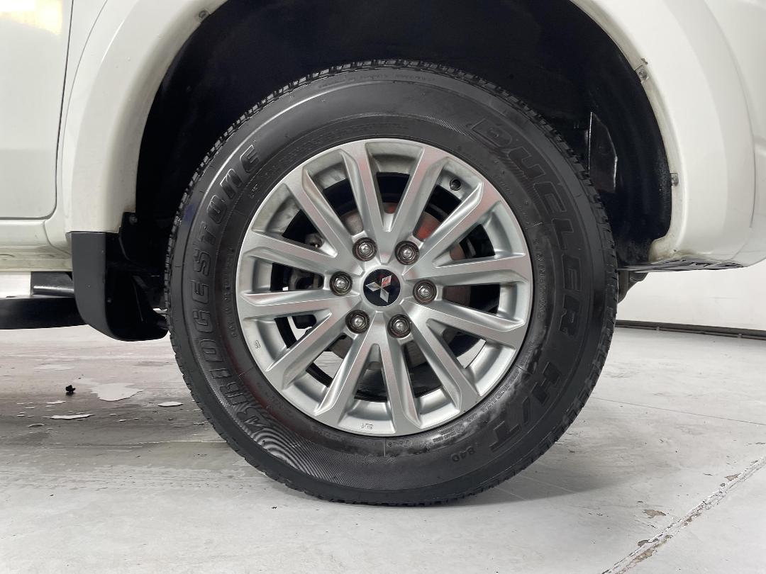 Photo '9' of Mitsubishi Triton