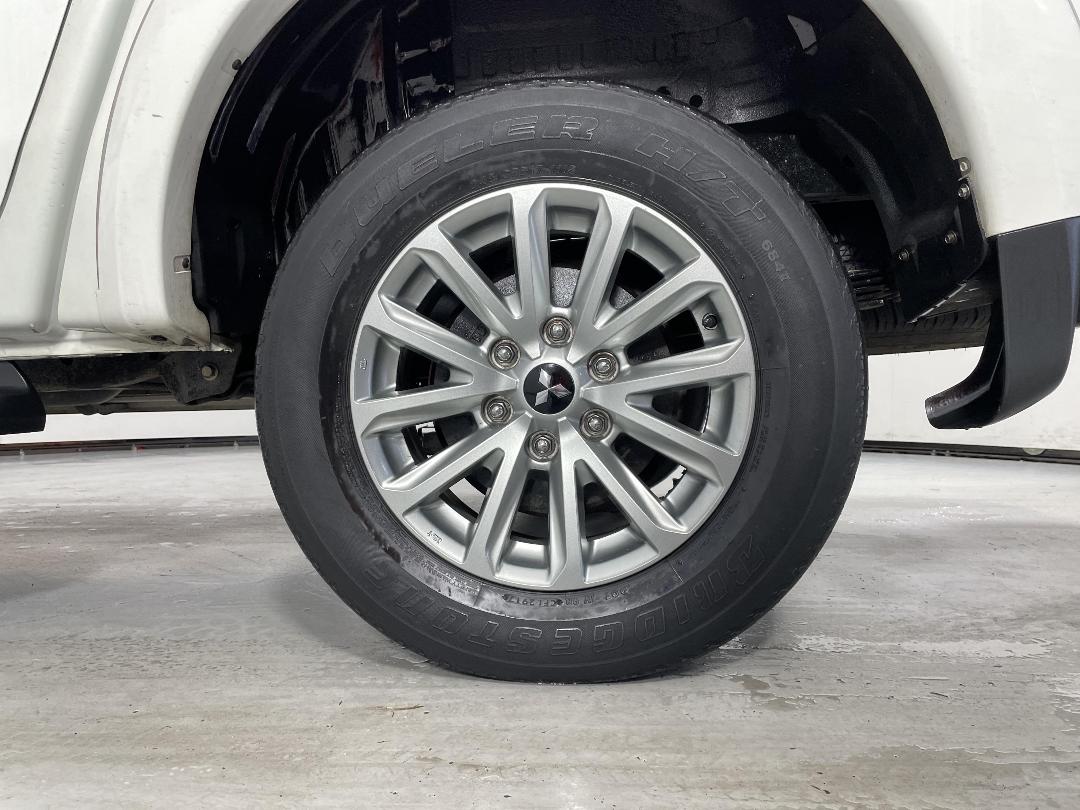 Photo '11' of Mitsubishi Triton