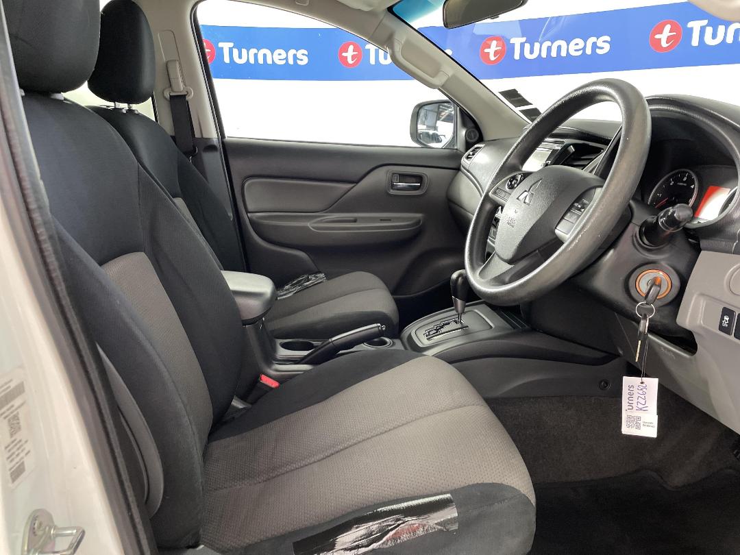 Photo '16' of Mitsubishi Triton