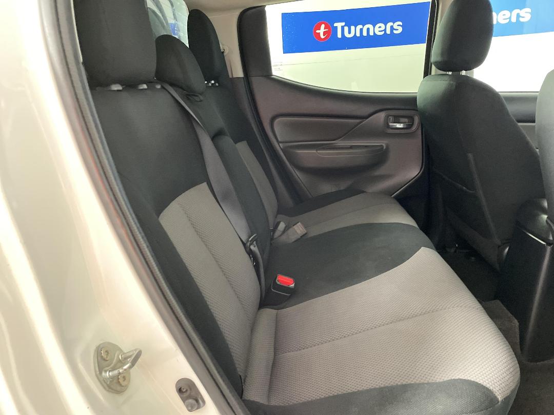 Photo '20' of Mitsubishi Triton