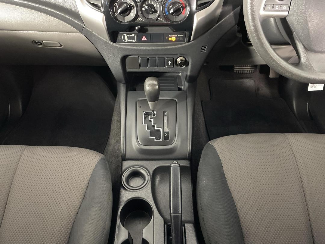 Photo '18' of Mitsubishi Triton