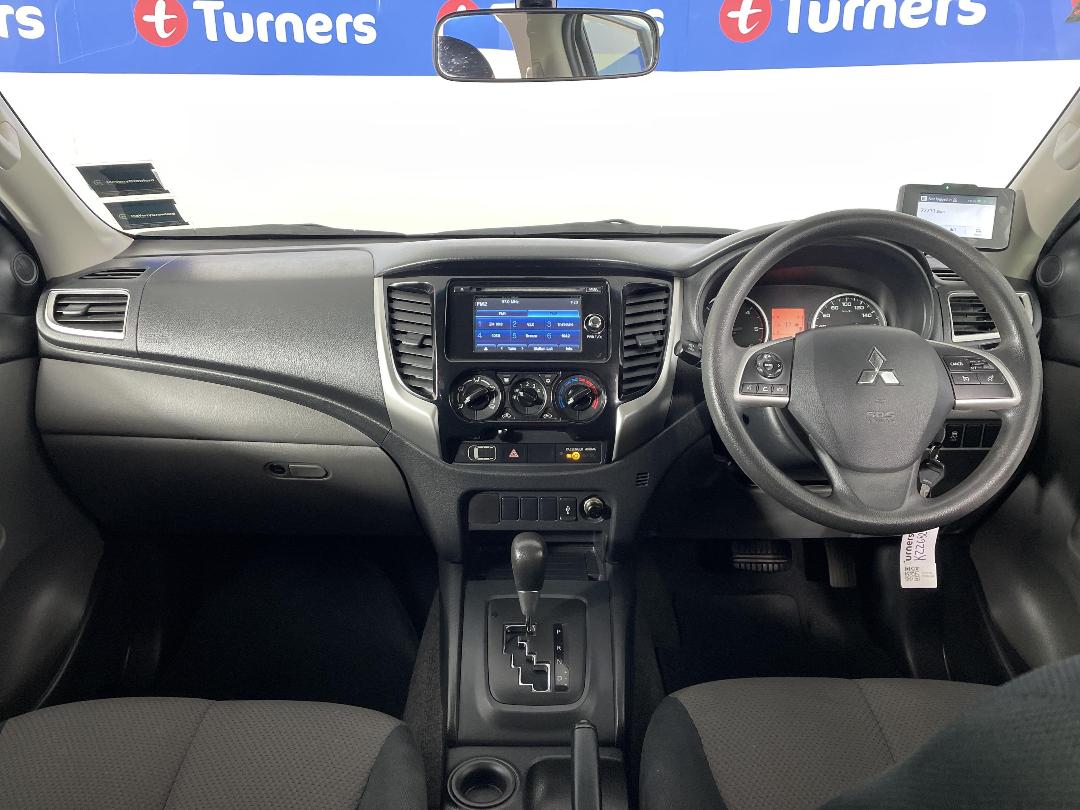 Photo '17' of Mitsubishi Triton