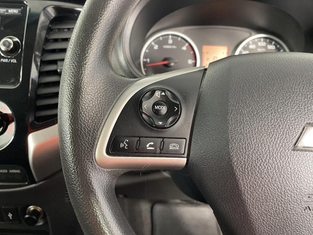 Photo '27' of Mitsubishi Triton