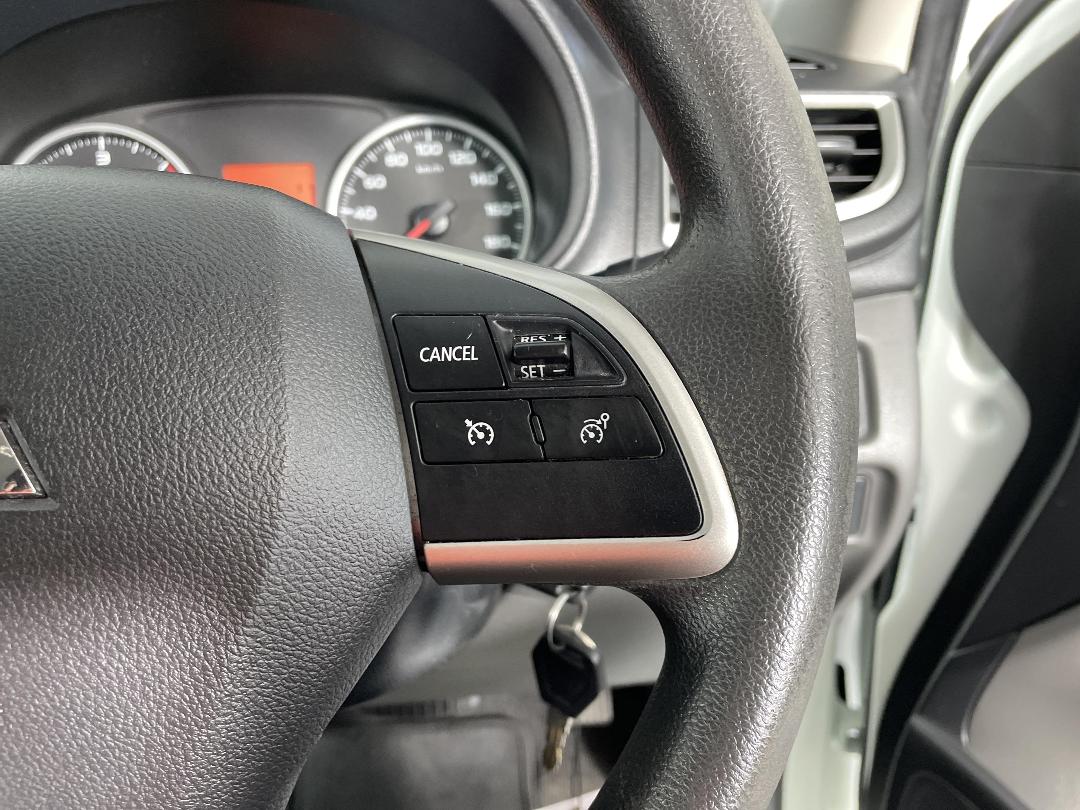 Photo '28' of Mitsubishi Triton