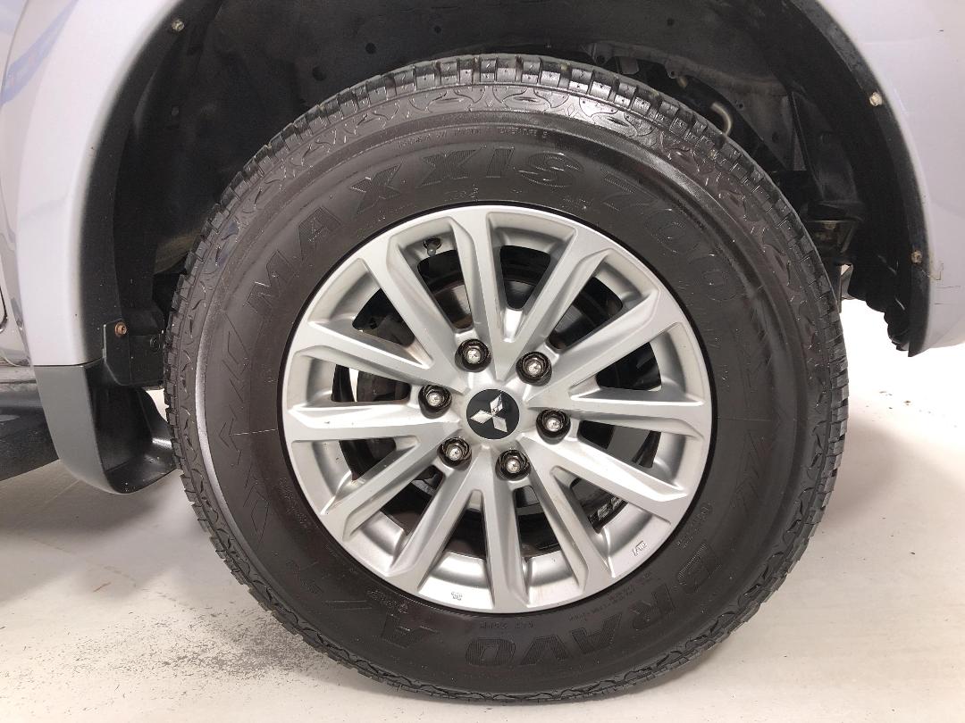 Photo '9' of Mitsubishi Triton