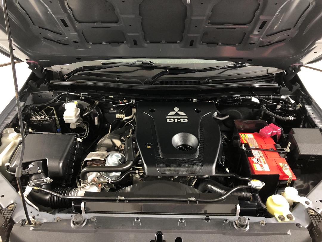 Photo '13' of Mitsubishi Triton