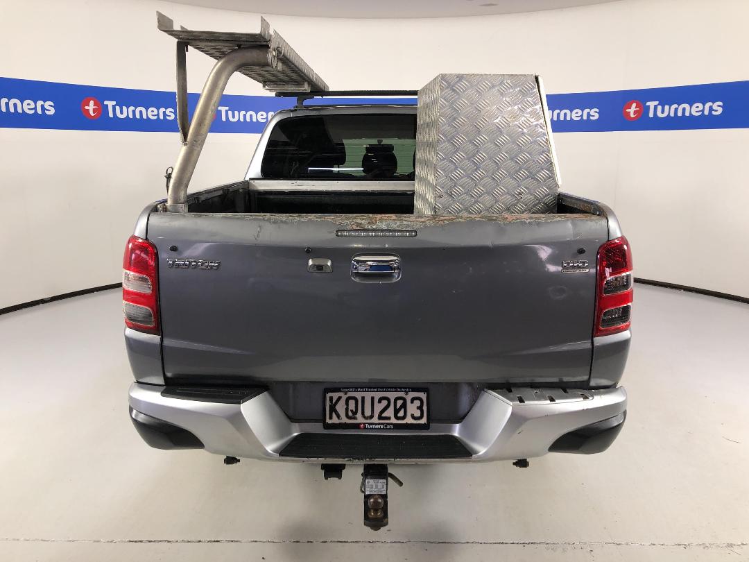 Photo '6' of Mitsubishi Triton