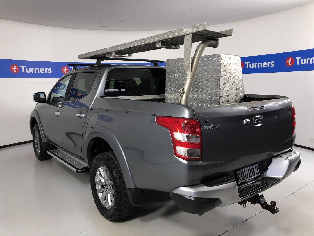 Photo '5' of Mitsubishi Triton