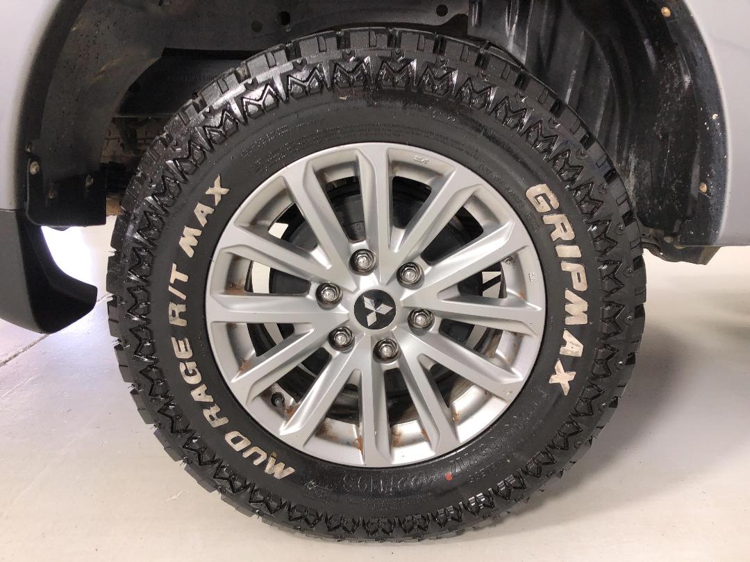 Photo '12' of Mitsubishi Triton