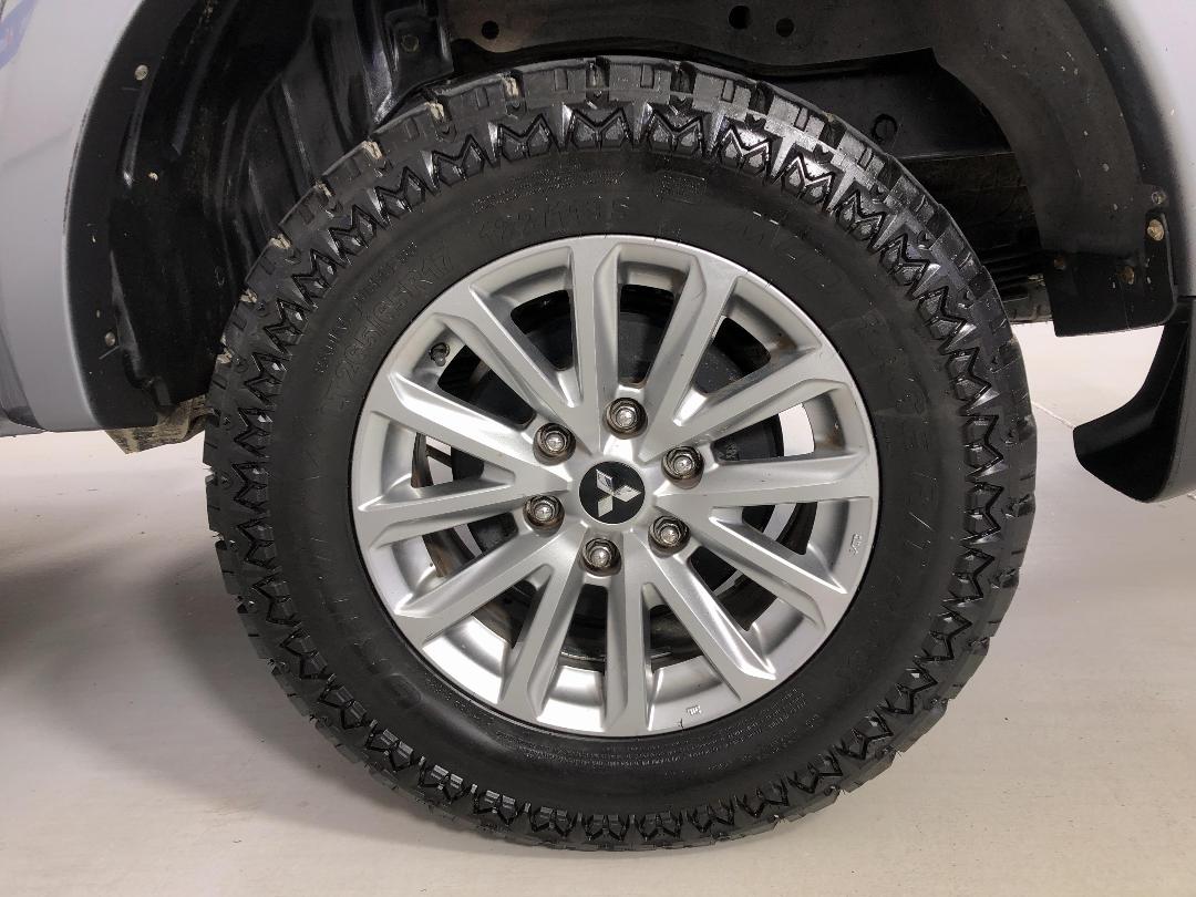 Photo '11' of Mitsubishi Triton