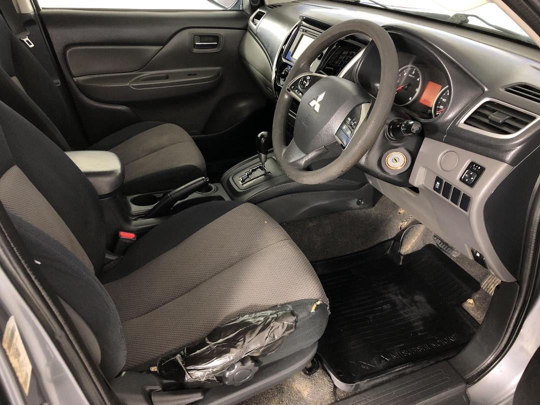 Photo '16' of Mitsubishi Triton