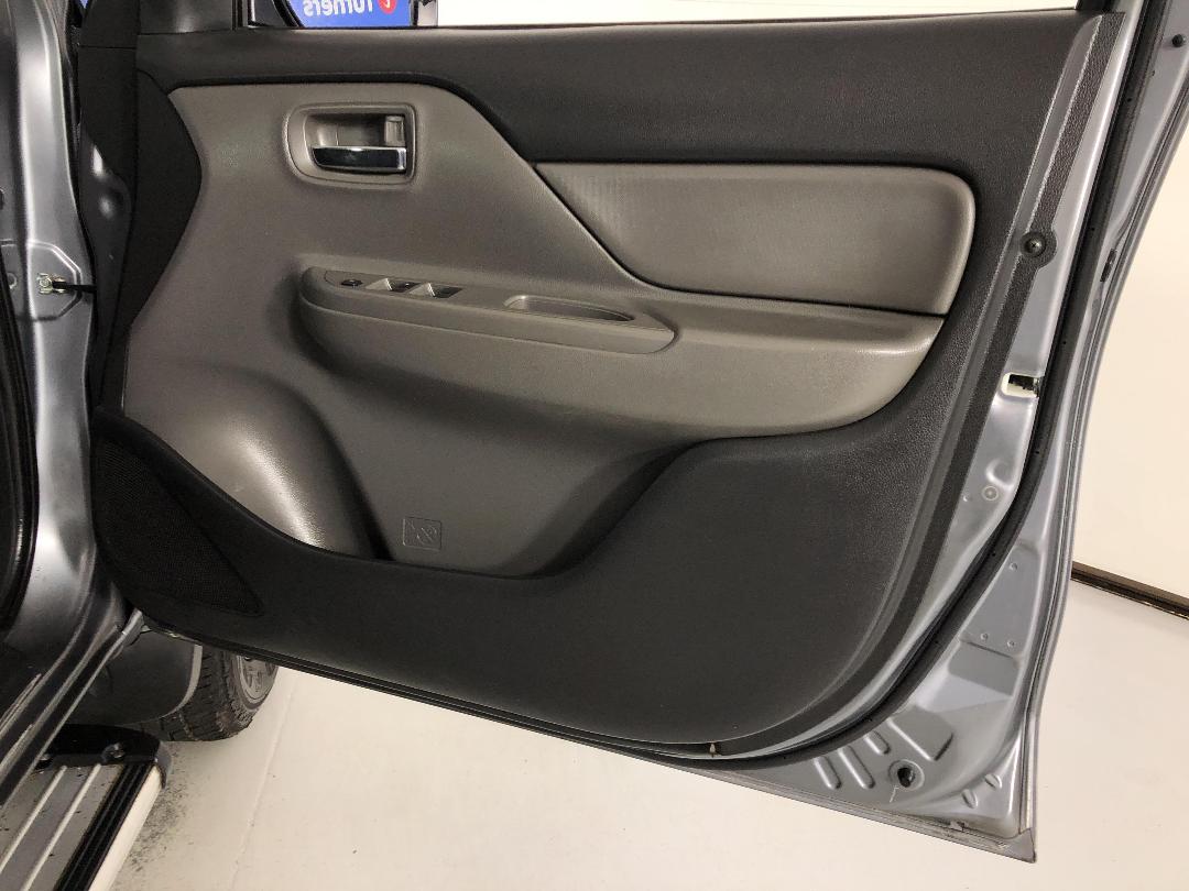 Photo '15' of Mitsubishi Triton