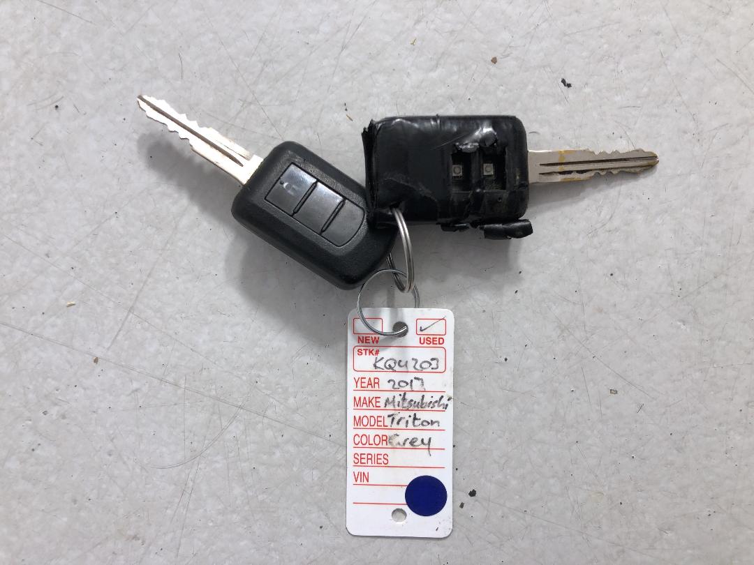 Photo '22' of Mitsubishi Triton