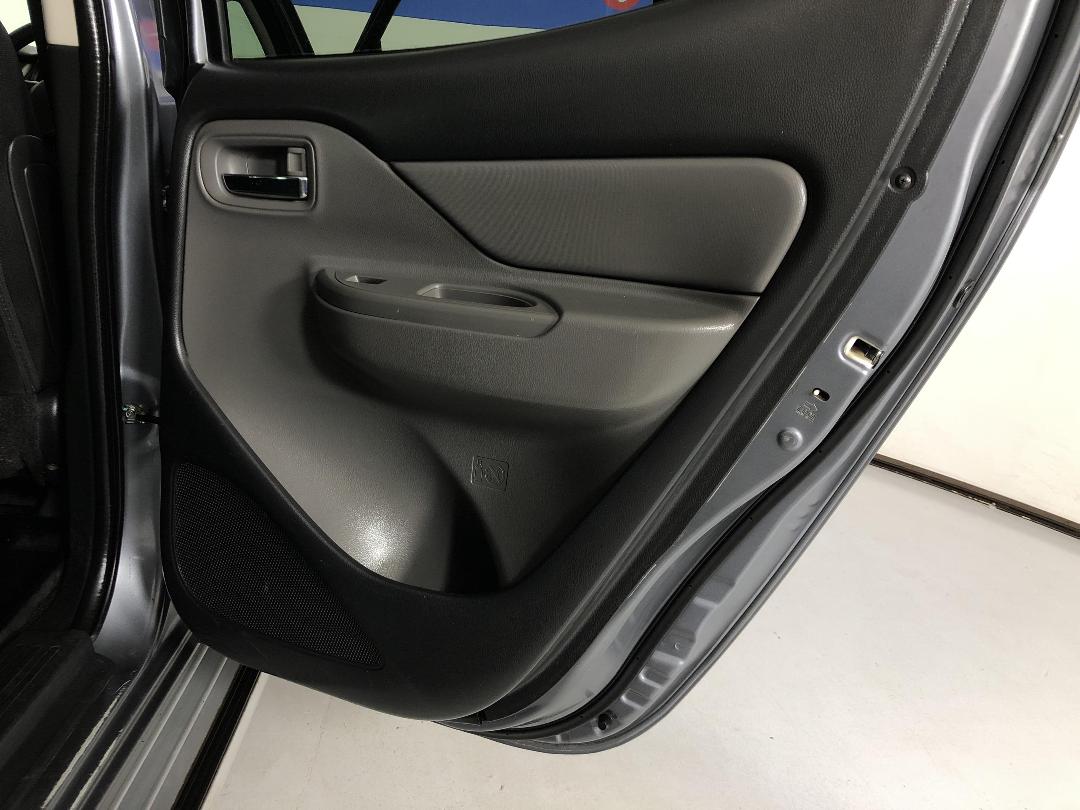 Photo '19' of Mitsubishi Triton