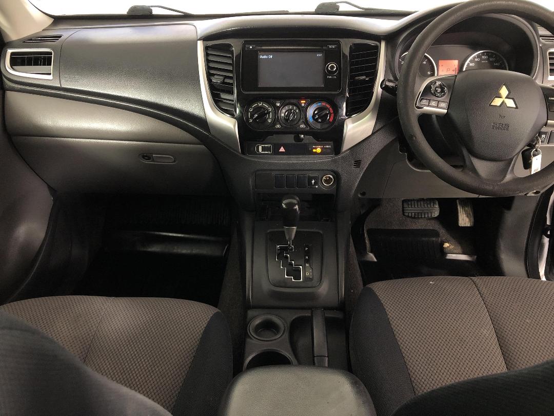 Photo '17' of Mitsubishi Triton