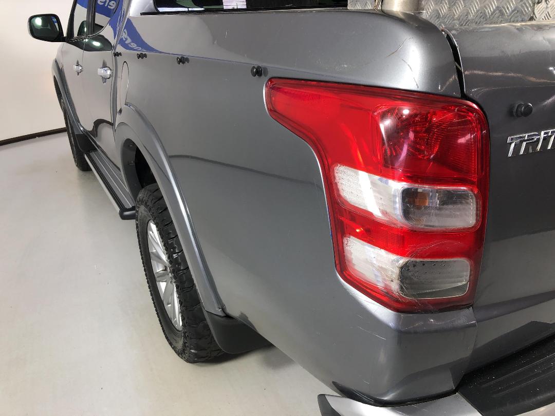 Photo '28' of Mitsubishi Triton