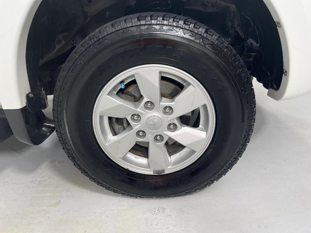 Photo '9' of Mitsubishi Triton