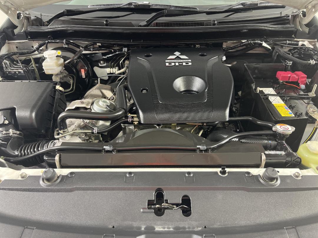 Photo '13' of Mitsubishi Triton