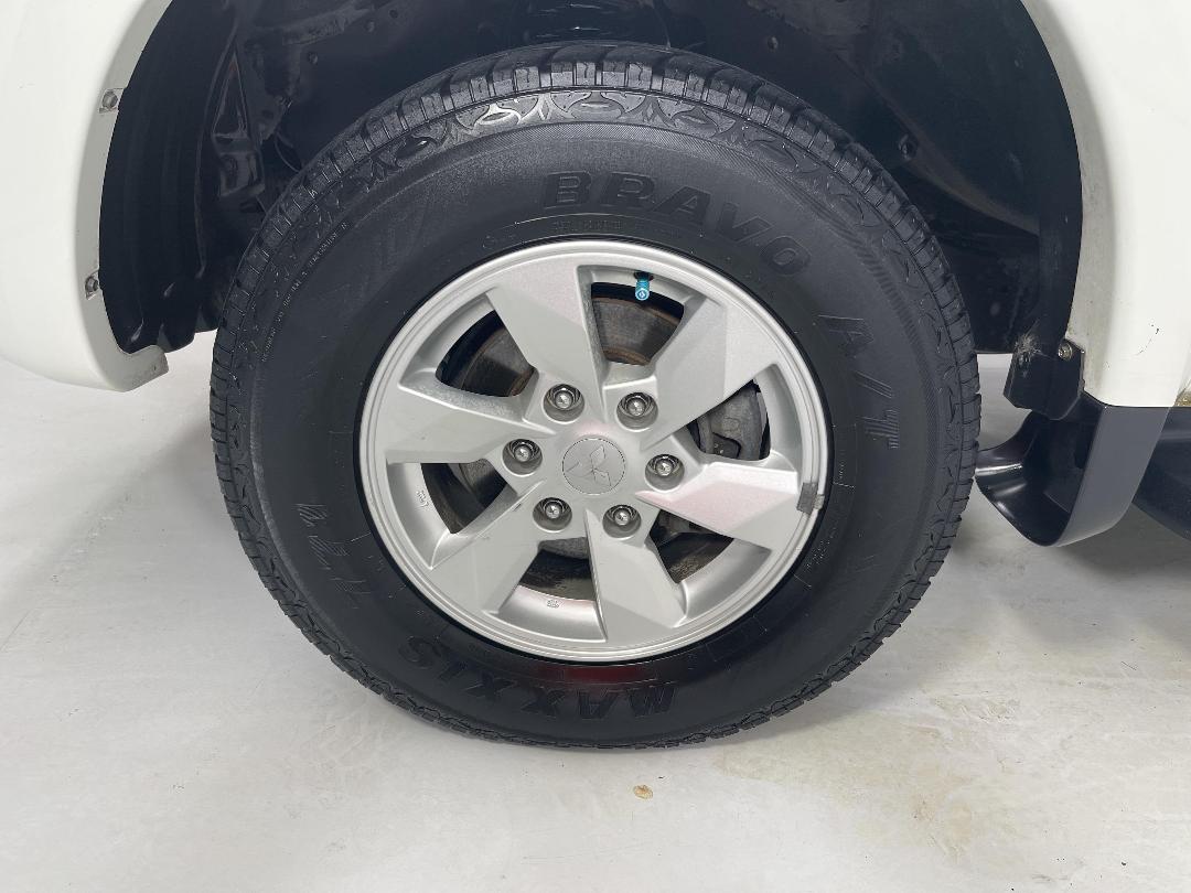 Photo '10' of Mitsubishi Triton