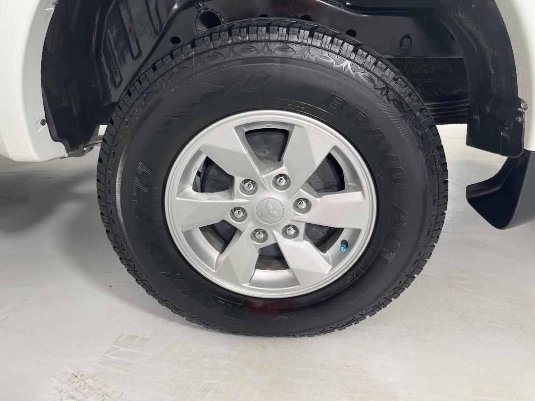 Photo '11' of Mitsubishi Triton