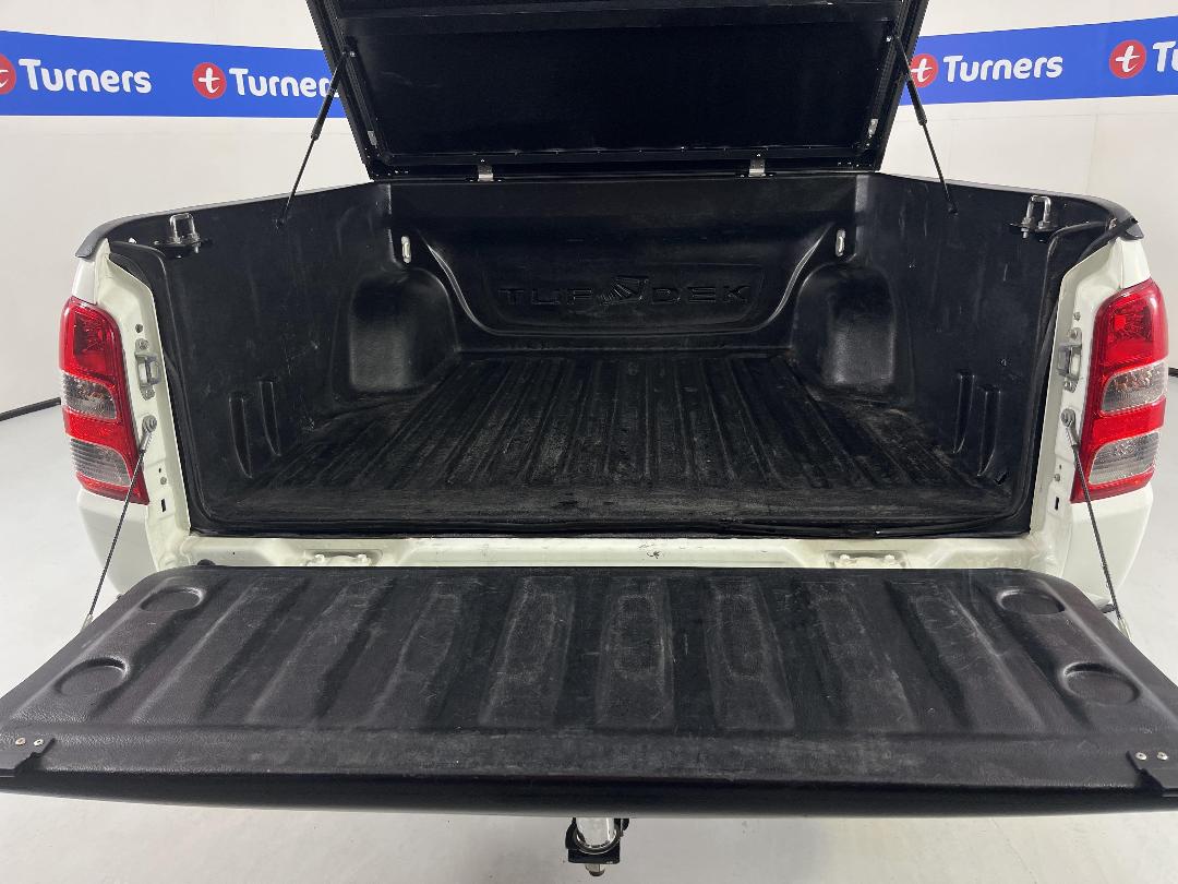 Photo '14' of Mitsubishi Triton