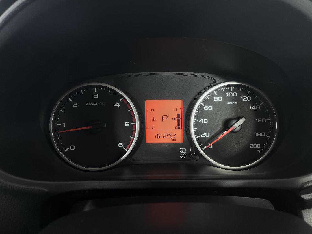 Photo '21' of Mitsubishi Triton