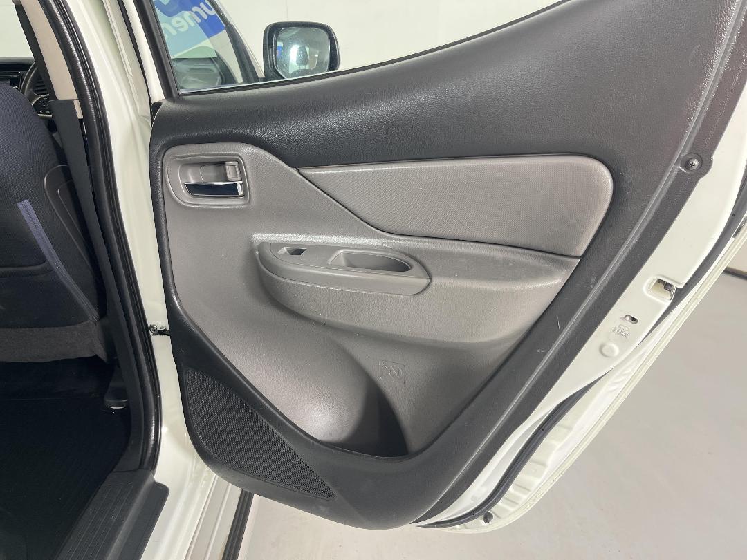 Photo '19' of Mitsubishi Triton