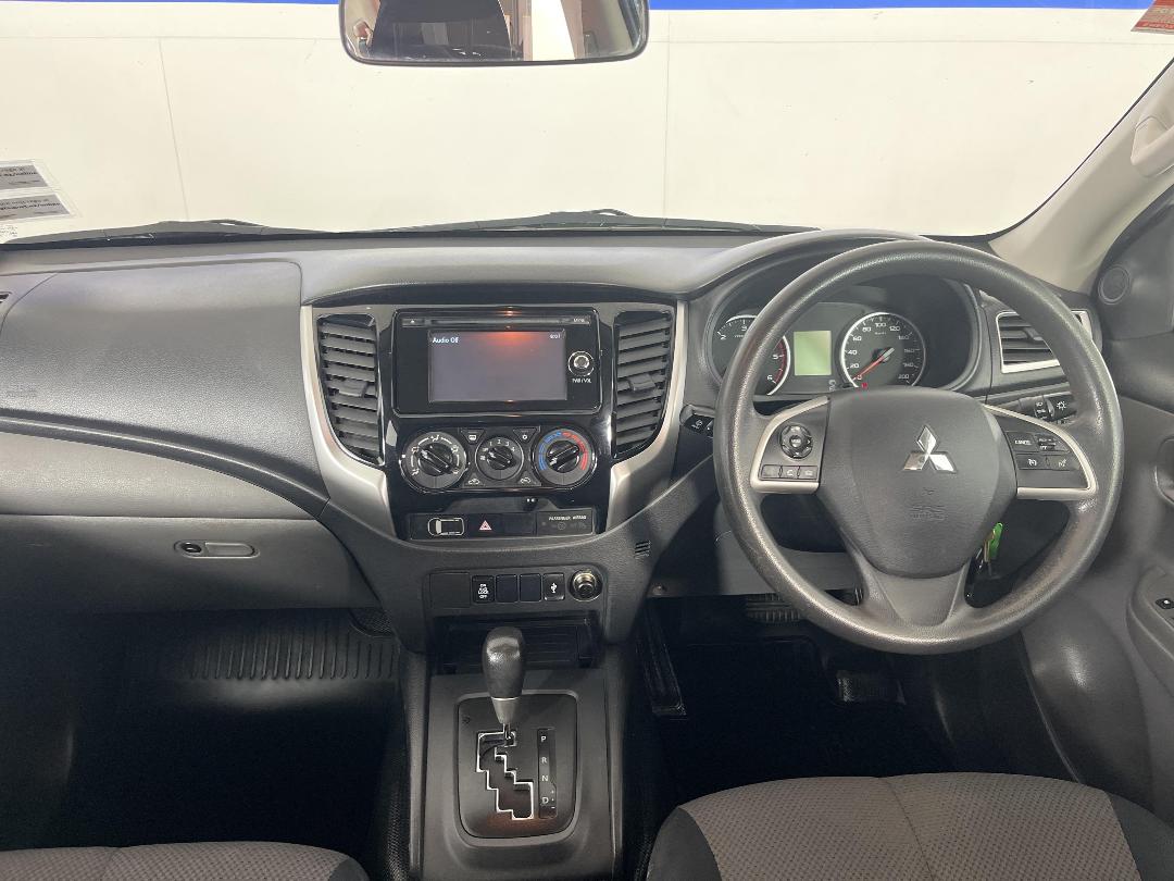 Photo '17' of Mitsubishi Triton