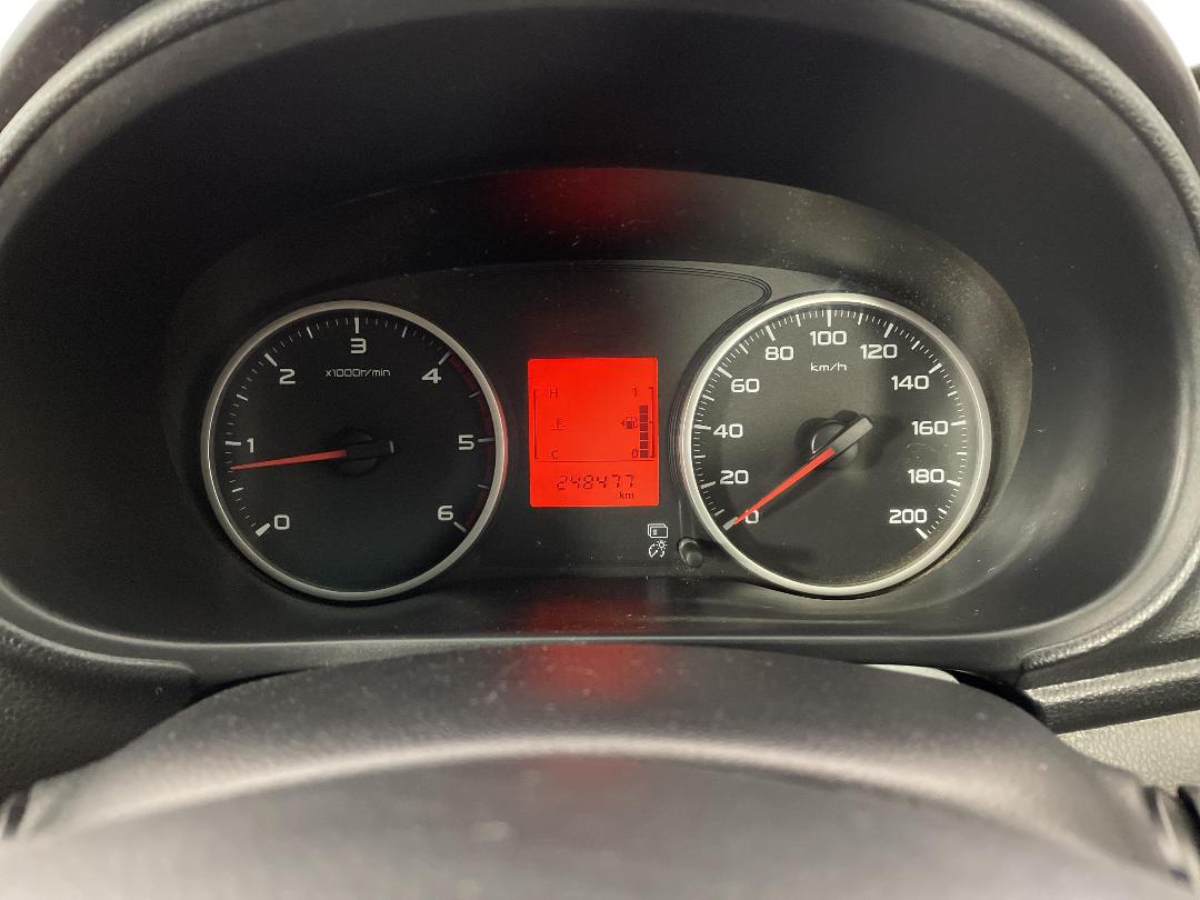 Photo '21' of Mitsubishi Triton Photo '21' of Mitsubishi Triton