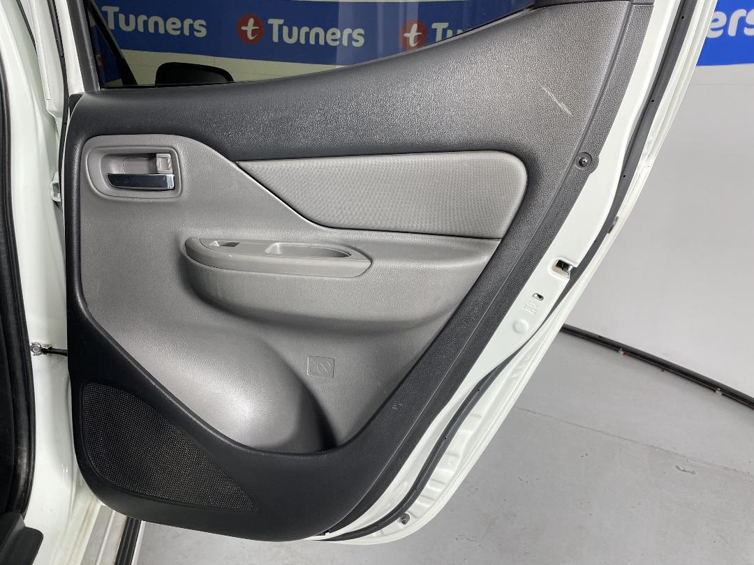 Photo '19' of Mitsubishi Triton Photo '19' of Mitsubishi Triton