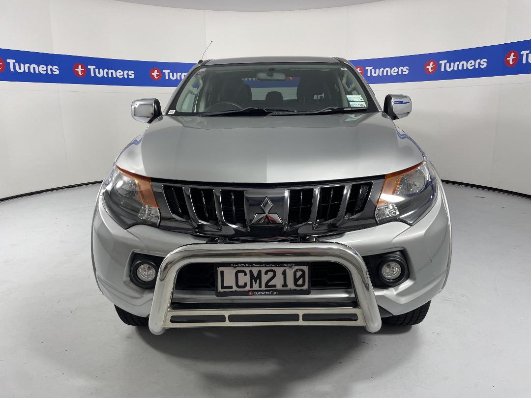 Photo '2' of Mitsubishi Triton