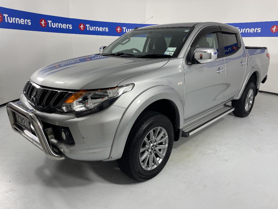 Photo '4' of Mitsubishi Triton