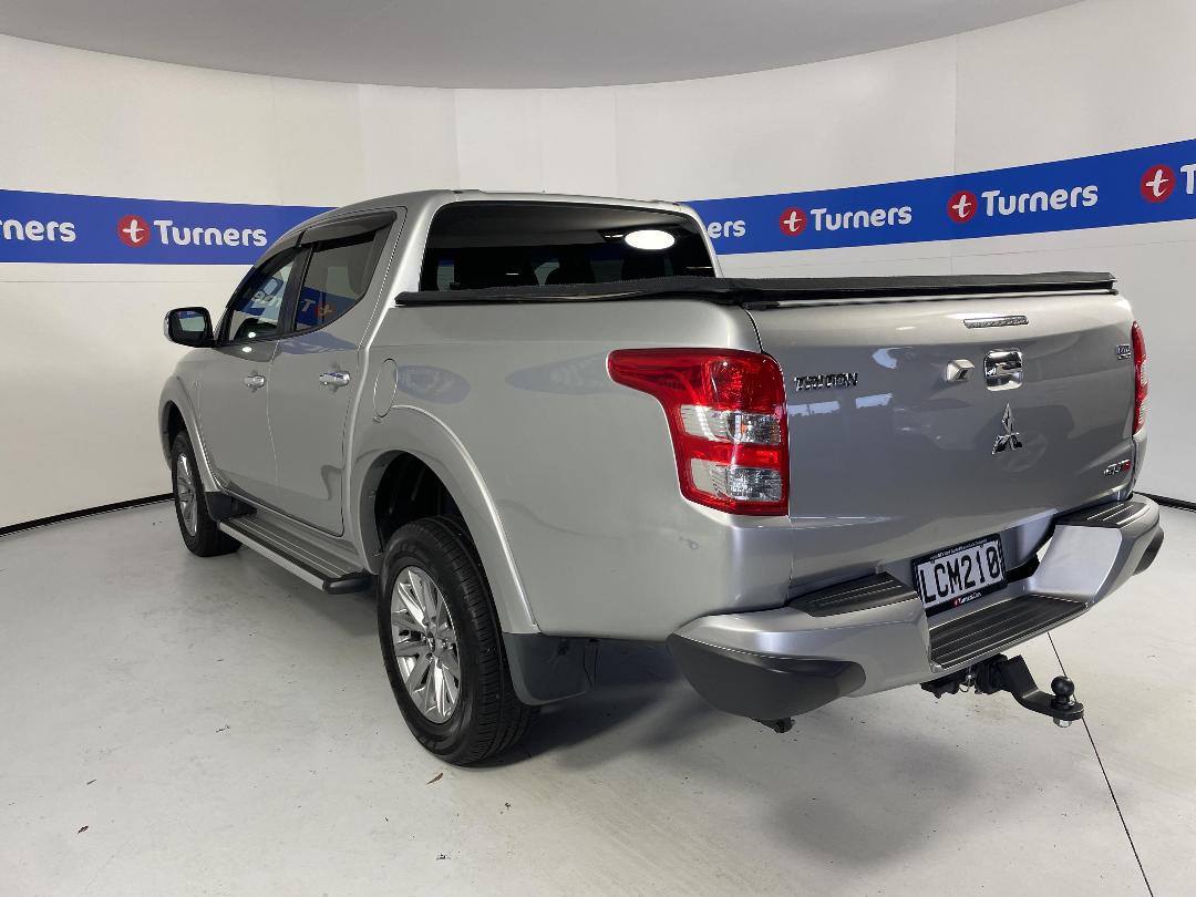 Photo '5' of Mitsubishi Triton