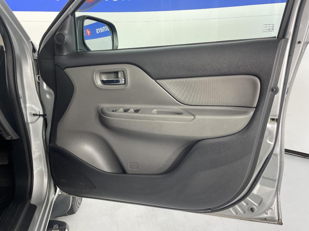 Photo '15' of Mitsubishi Triton