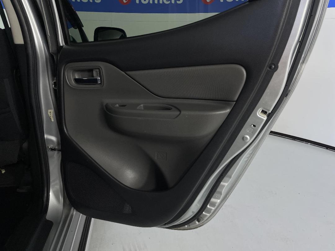 Photo '19' of Mitsubishi Triton