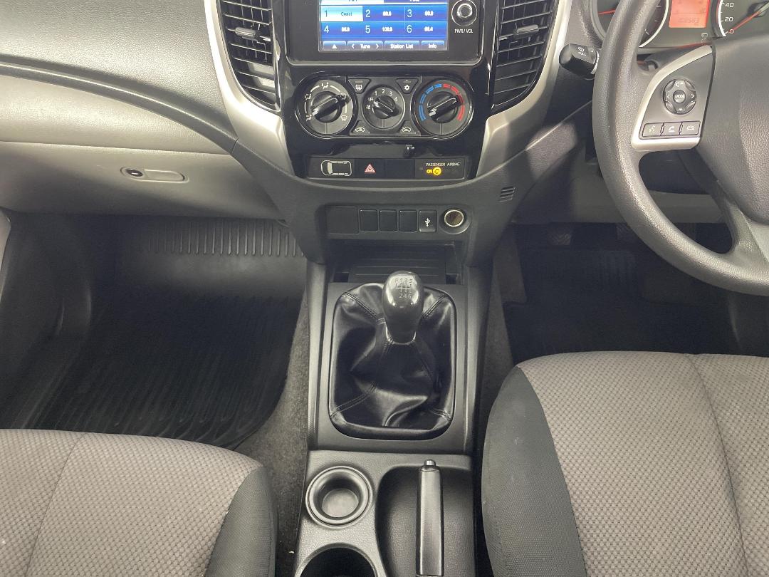 Photo '18' of Mitsubishi Triton