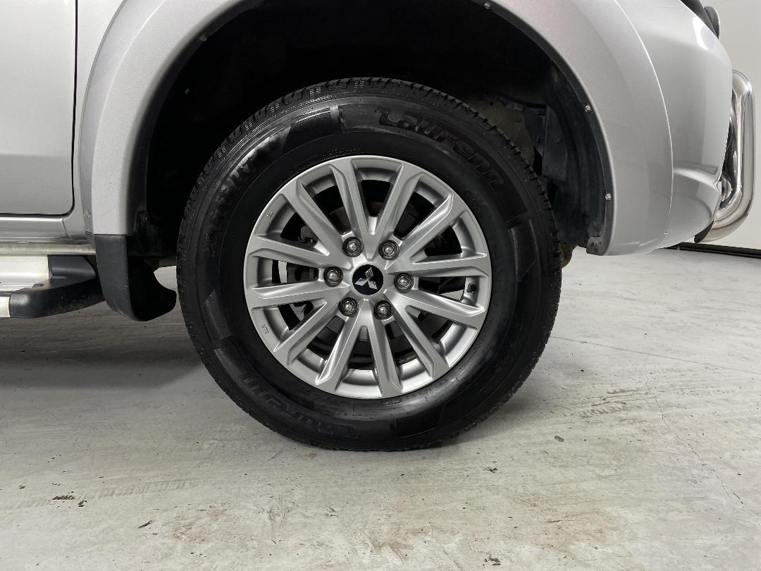 Photo '9' of Mitsubishi Triton