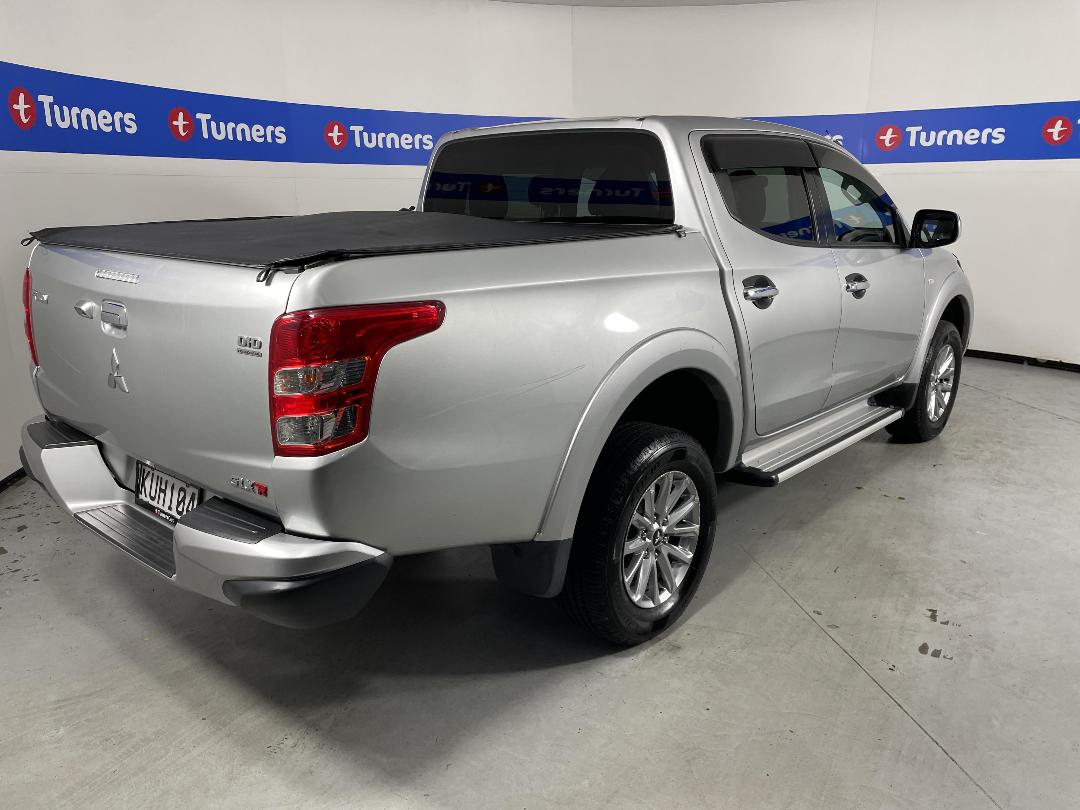 Photo '7' of Mitsubishi Triton