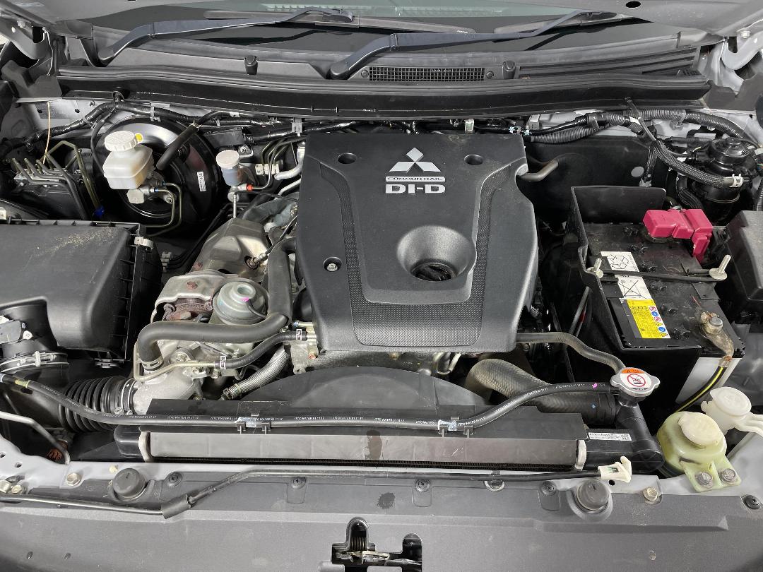 Photo '13' of Mitsubishi Triton