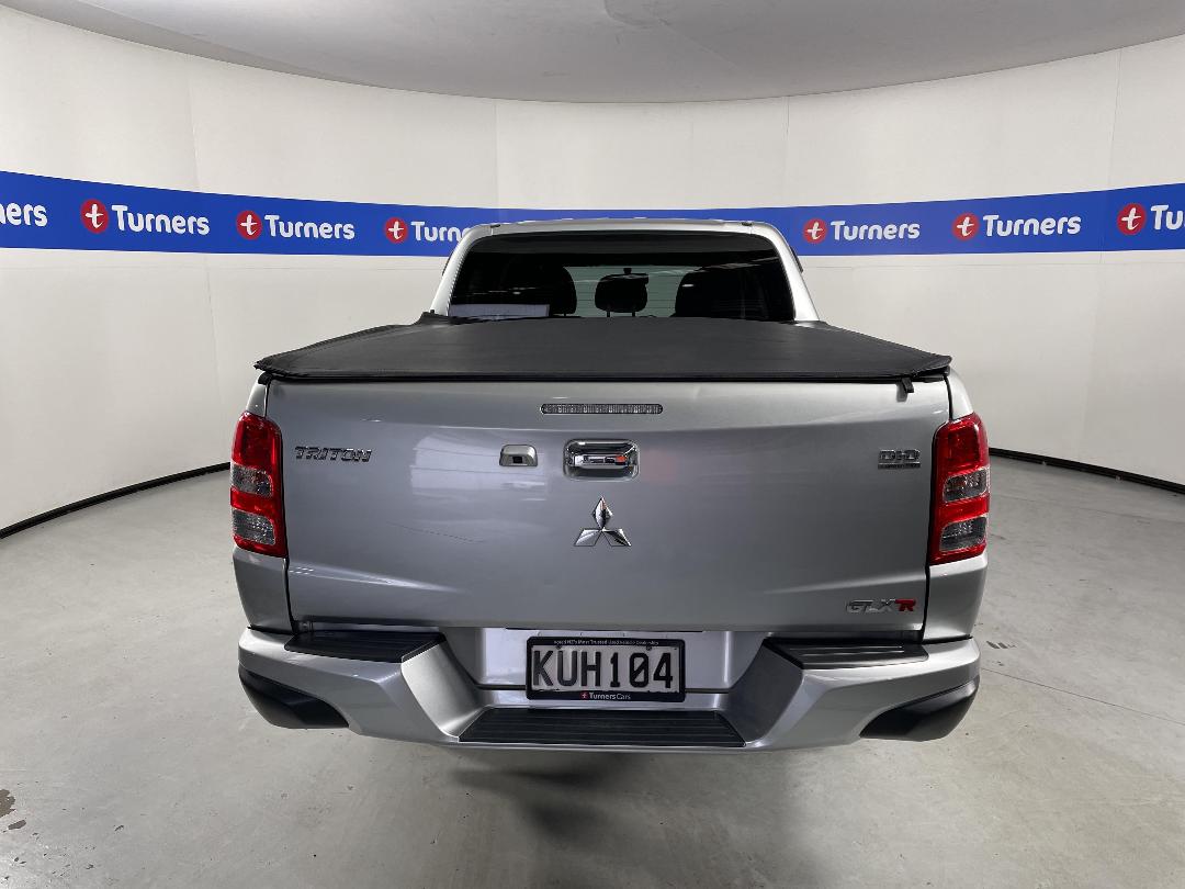 Photo '6' of Mitsubishi Triton