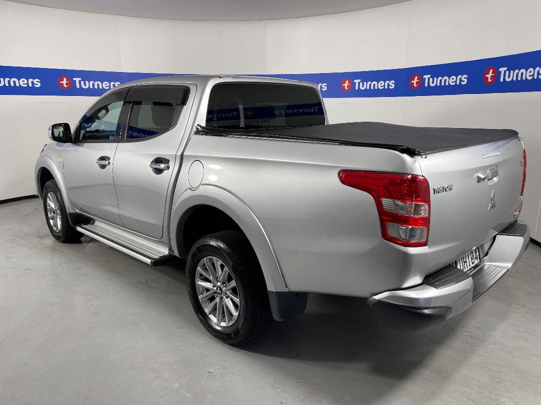 Photo '5' of Mitsubishi Triton