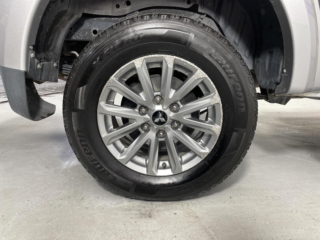 Photo '12' of Mitsubishi Triton